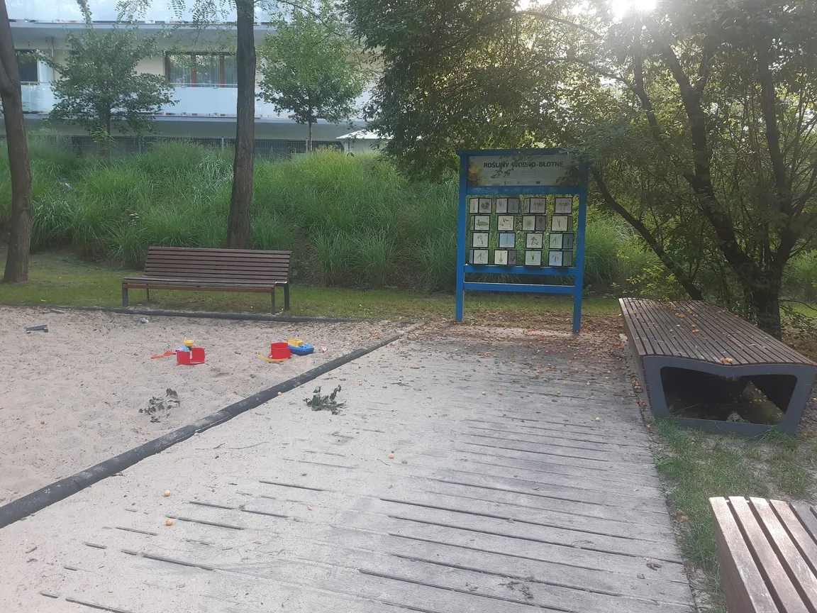 Plac zabaw nad rzeczką