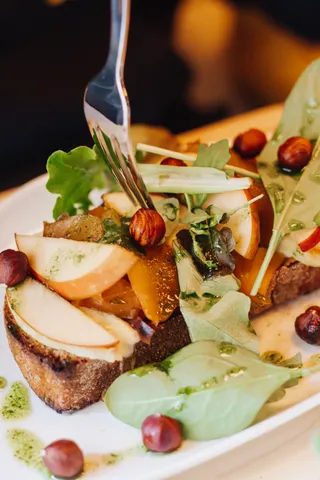 MASLOW - Café Vivant & Coworking & Restaurant