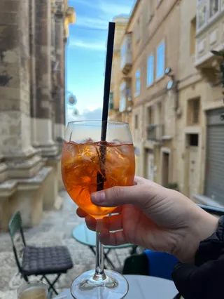 Vino's Cafe Bar