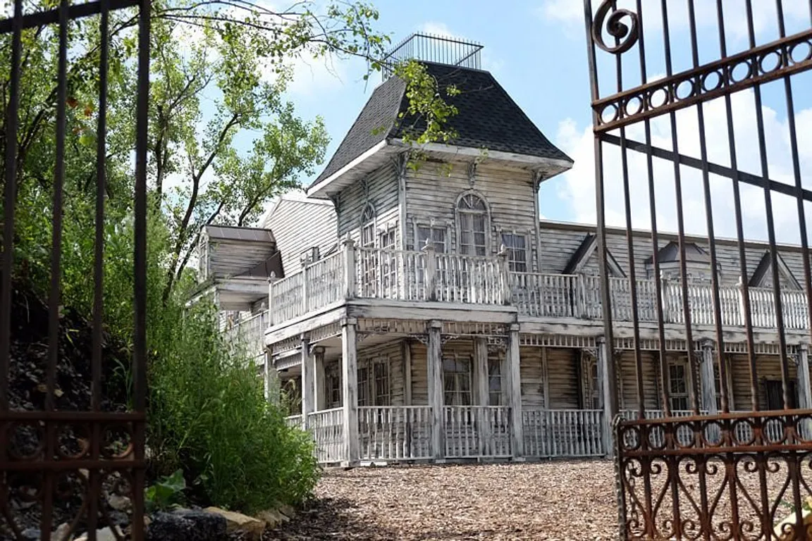 HellsGate Haunted House
