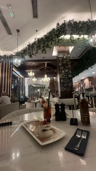 Di MARE Restaurant and Cafe