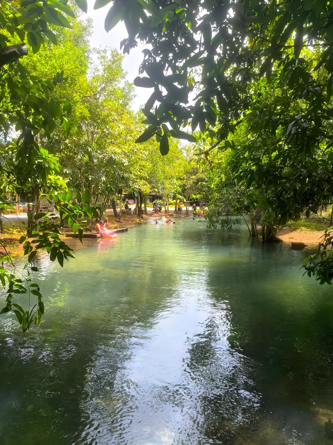 ธารคีรี กระบี่ -สวนน้ำกำนัน