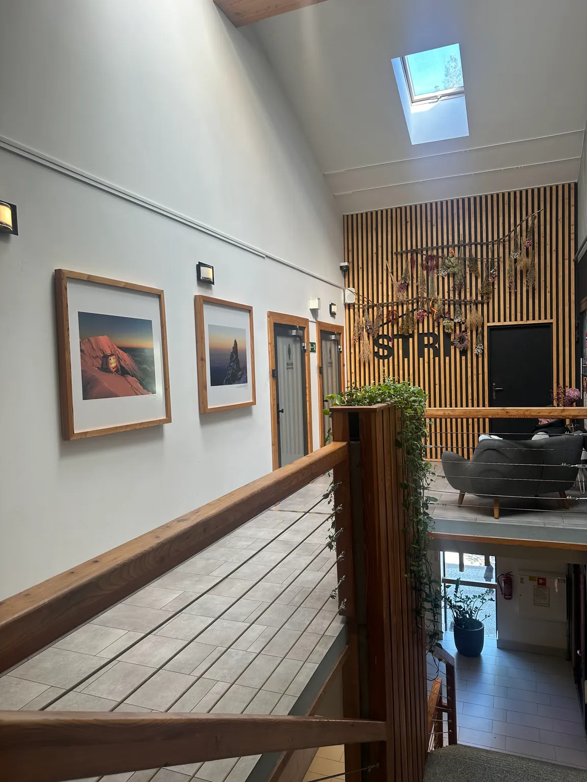 STRH Bistro Art Cafe