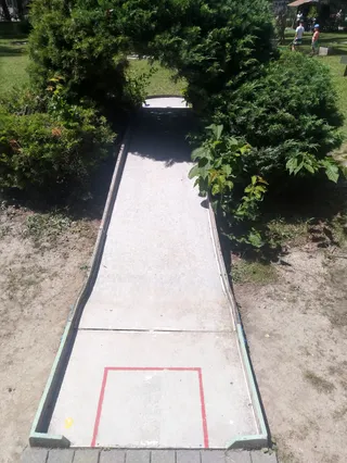 Minigolf und Trampolin im Gänsehäufelbad
