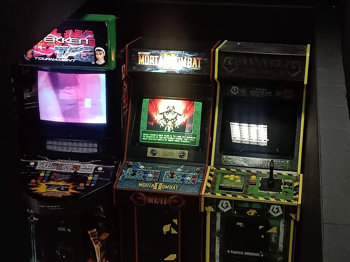 FunHouse Katowice - Interaktywne Muzeum Flipperów i Gier Arcade | Salon Gier | Flippery Śląsk | Sala zabaw