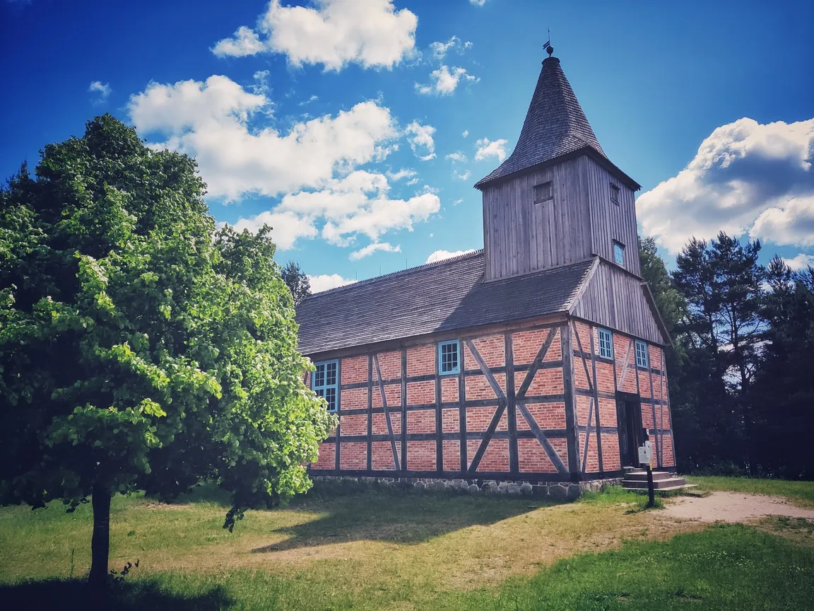 Muzeum - Kaszubski Park Etnograficzny im. Teodory i Izydora Gulgowskich we Wdzydzach