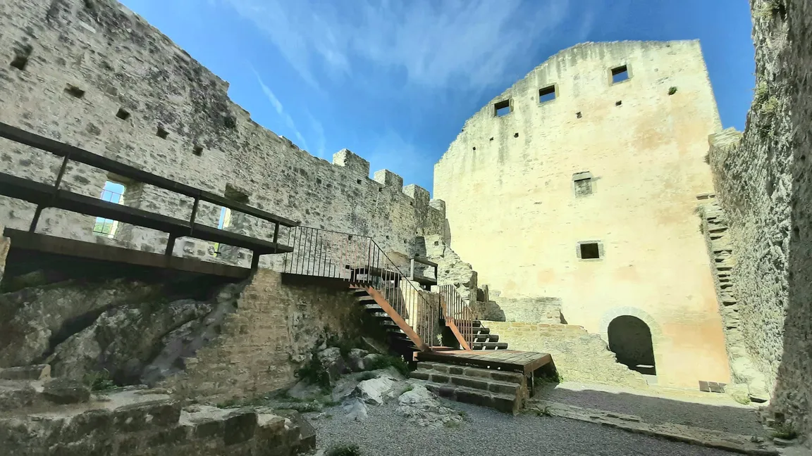 Zamek Petrapilosa