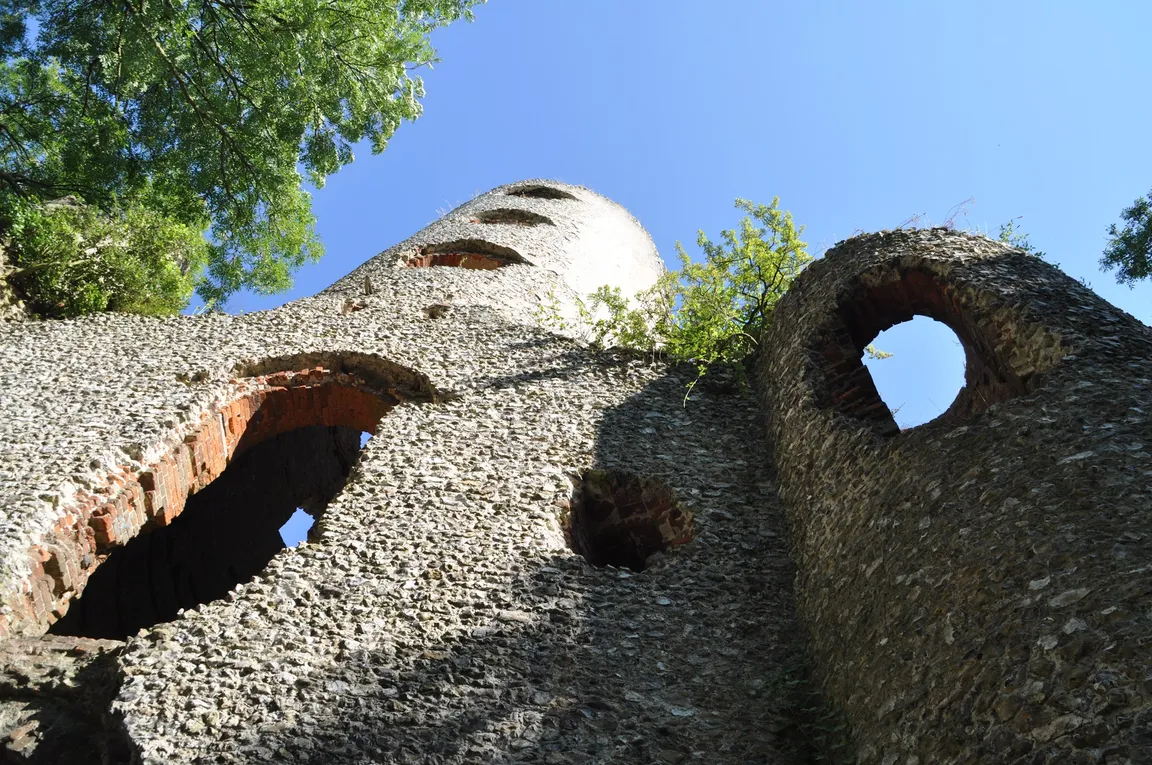 Racton Monument