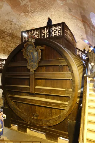 Perkeos Vinothek im historischen Fasskeller