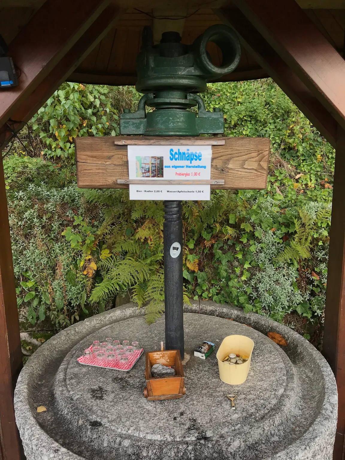 Schnapsbrunnen am Haus Zink