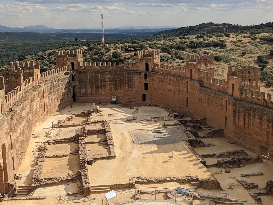 Castillo de Baños de la Encina