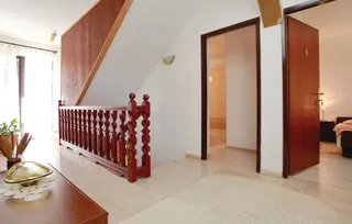 Dragan's Den Hostel
