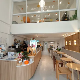 Circle Cafe & Co-Working Space เซอร์เคิลคาเฟ่ และห้องประชุมให้เช่า