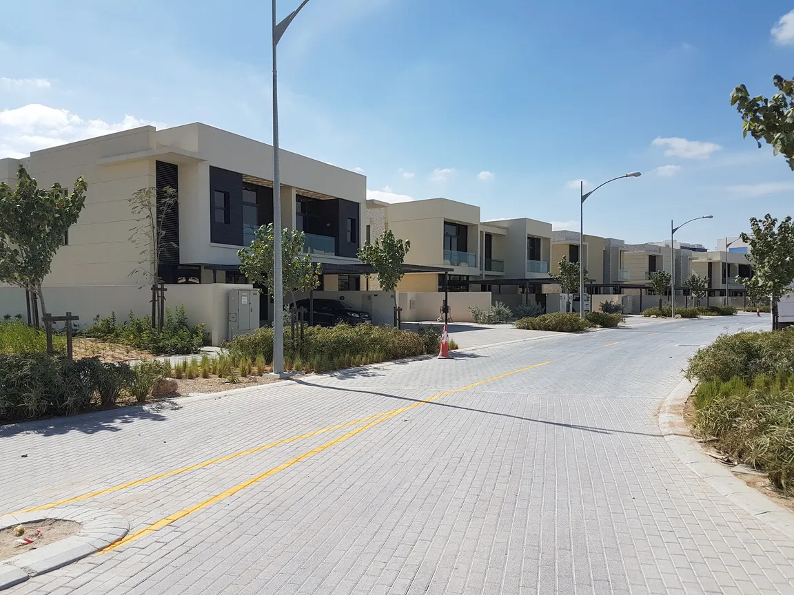 DAMAC Hills - The Turf