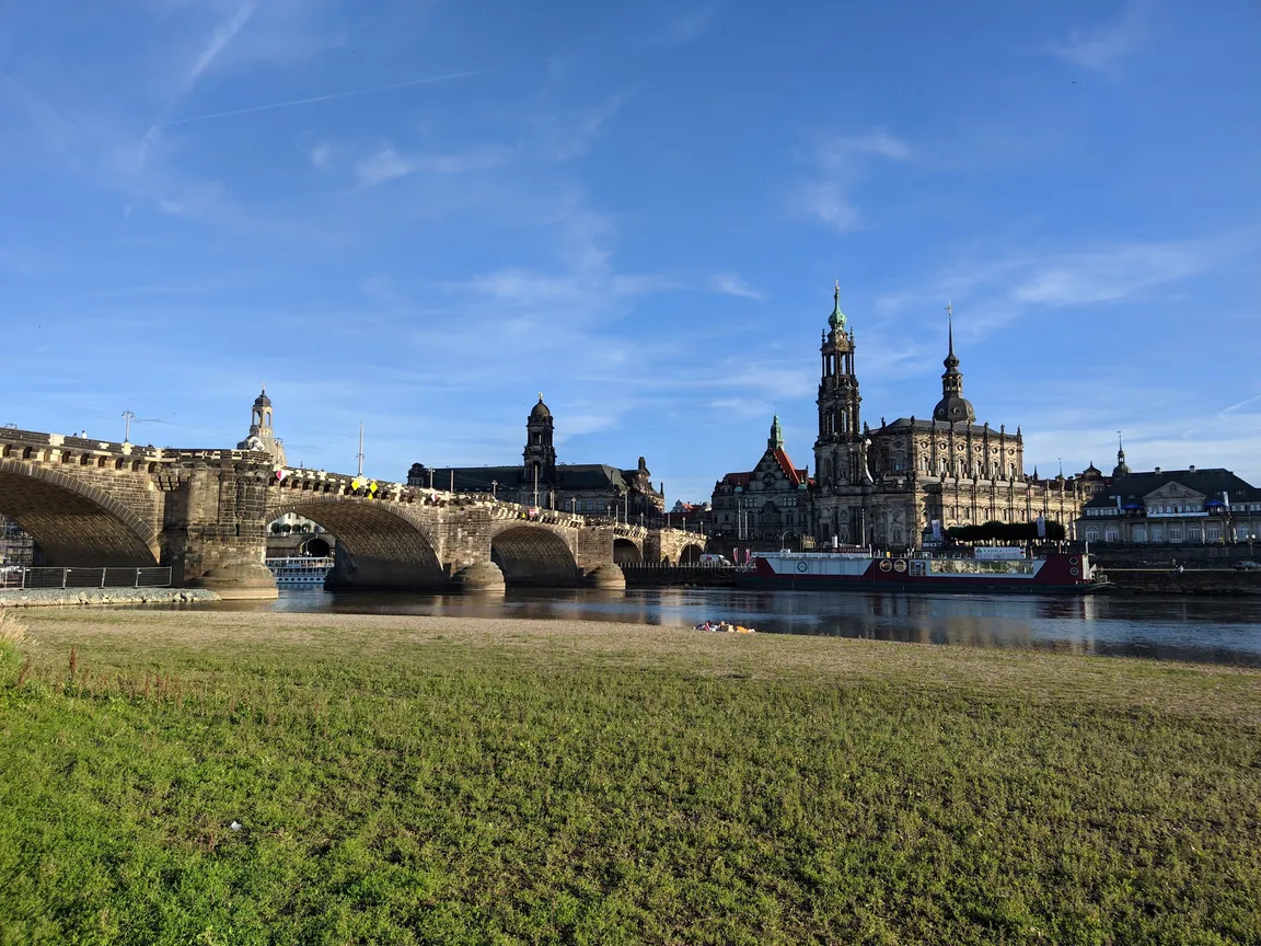 Neustädter Elbufer, Königsufer
