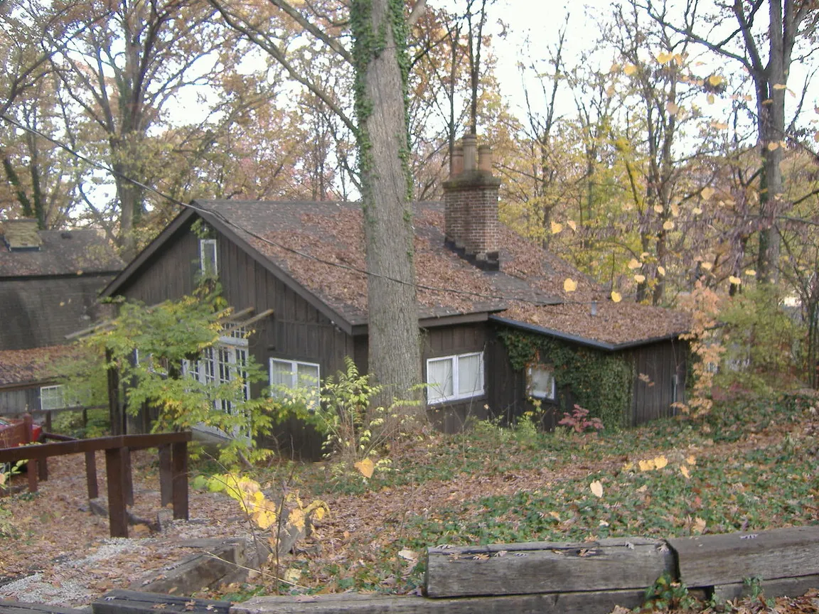 The Little Loomhouse
