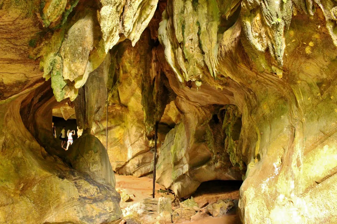 Khlong Chak Bat Cave