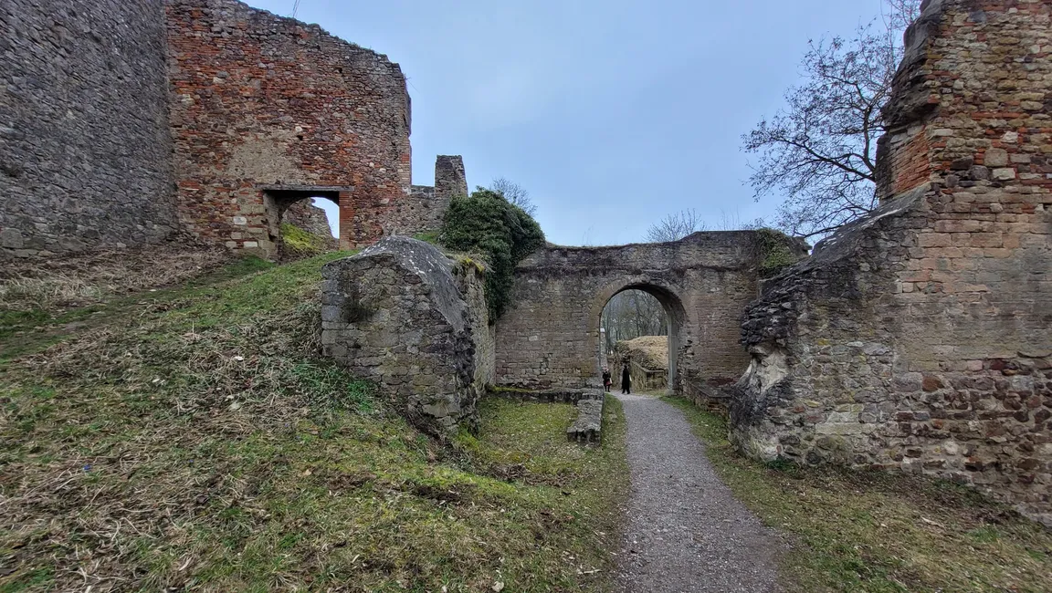 Donaustauf castle ruins
