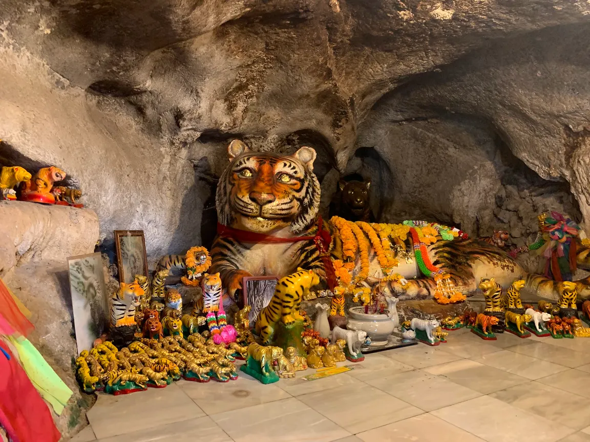 Wat Tham Suea