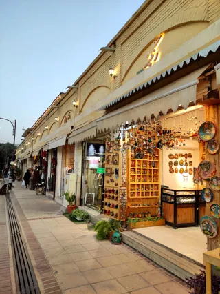 Rangineh Art shopping