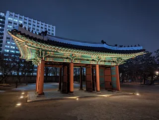 Deoksugung Doldamgil (Stone-wall Road)