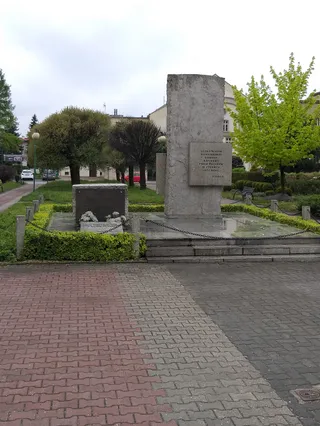 Pomnik poświęcony ofiarom pożaru rafinerii w 1971 r.