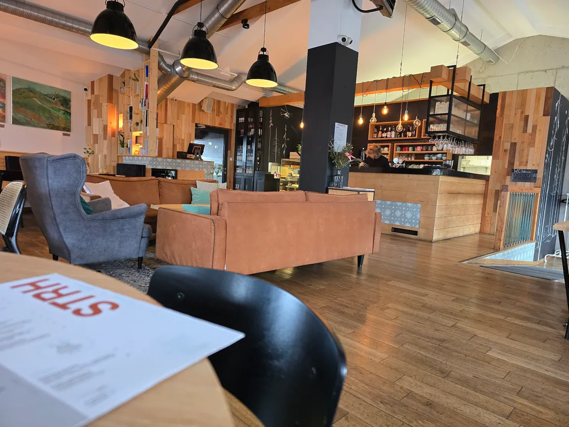 STRH Bistro Art Cafe