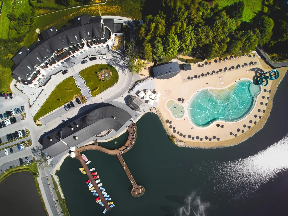 MOLO Resort