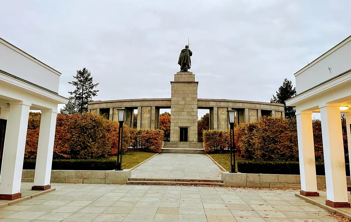 Pomnik Żołnierzy Radzieckich w Berlinie-Tiergarten