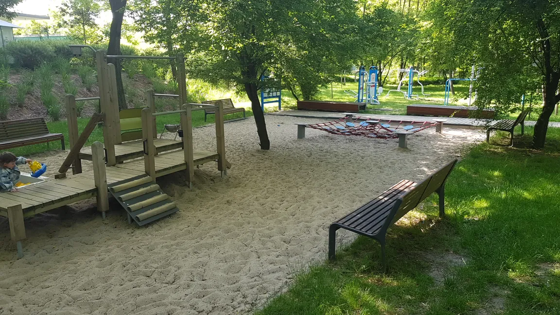 Plac zabaw nad rzeczką