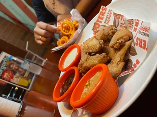 Hooters Nana | American Restaurant & Sports Bar