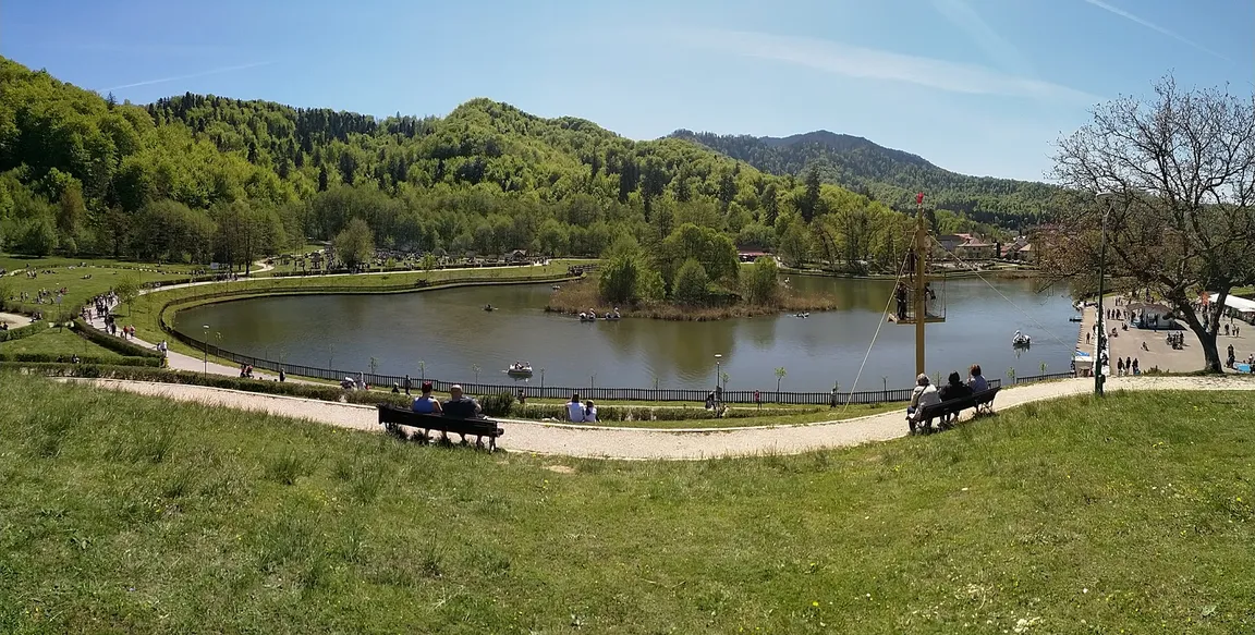 Noua Lake