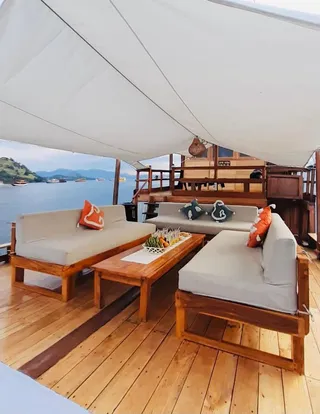 Discovery Komodo Adventure -Komodo Tour -Flores Tour