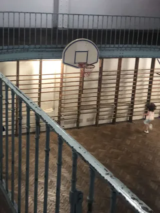 Gymnase (Plus vieux terrain de basketball au monde)