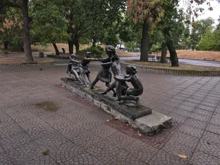 The 'Tug of War' Statue