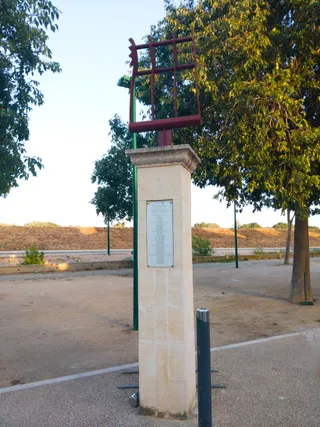 Monument à la gloire des raseteurs de course camarguaise