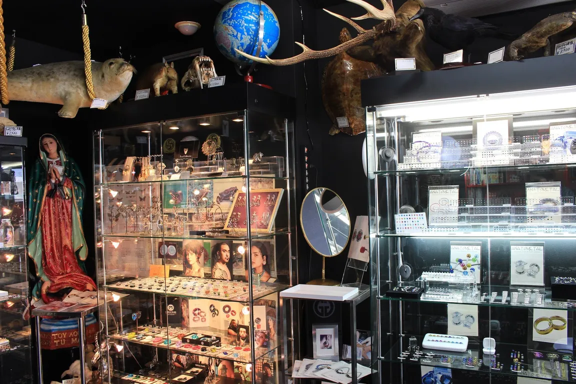 BABYLON Body Arts Osaka [Don't Walk In! without reservation even only buy a jewelry, or just Question]