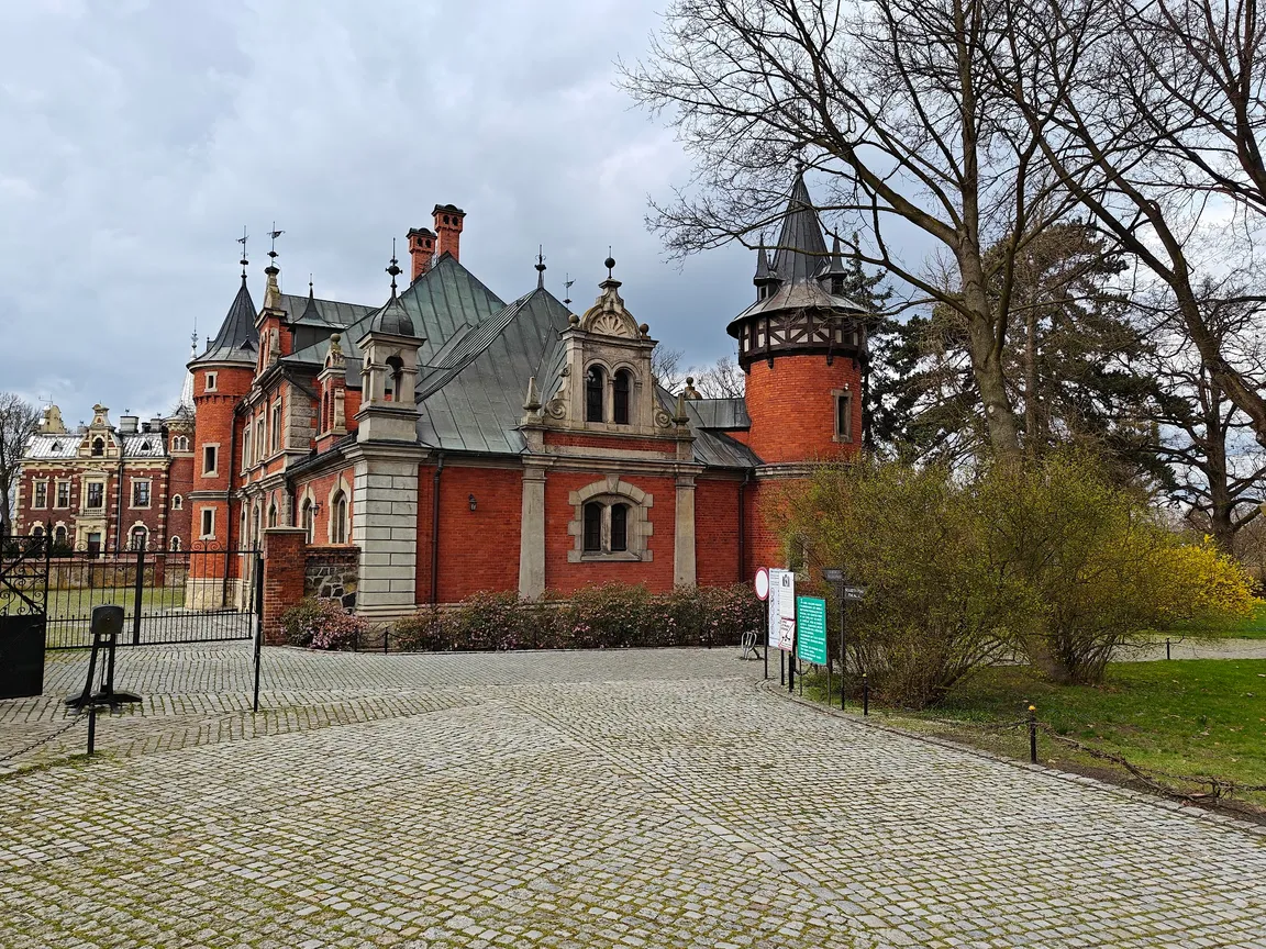 Pałac w Pławniowicach