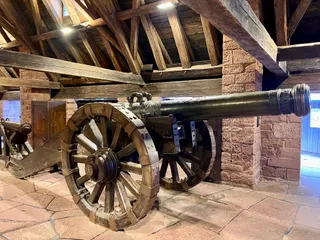 Grand Bastion avec l'énorme Tour à Canons du Haut-Koenigsbourg