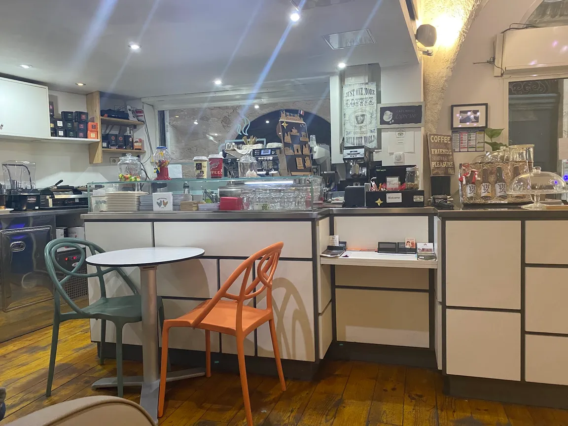 DELI'S COFFEE