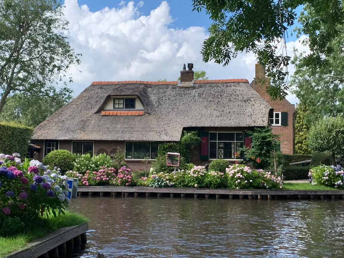 Giethoorn boat rental