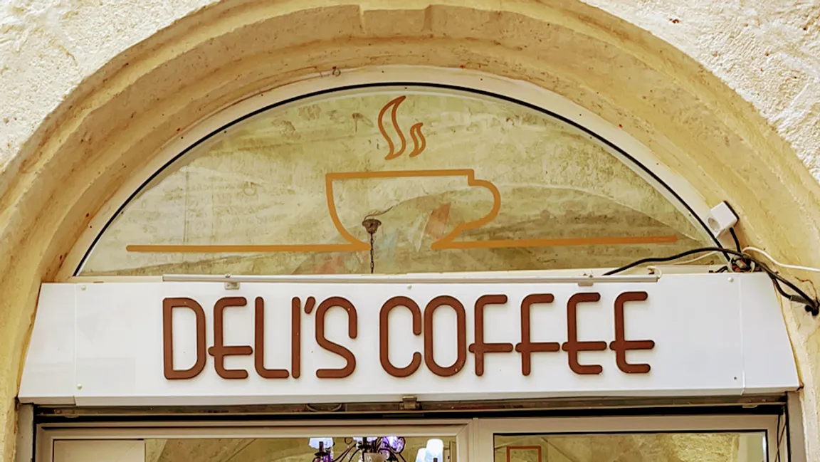 DELI'S COFFEE
