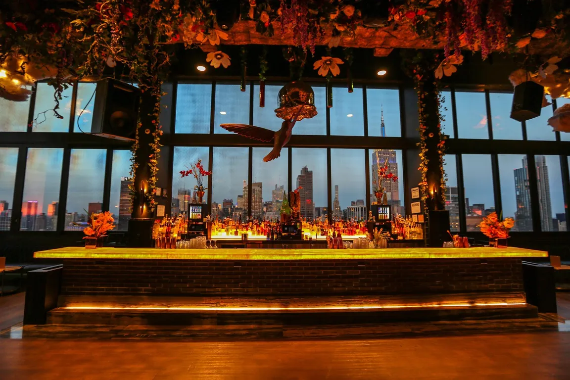 Somewhere Nowhere NYC - Lounge, Nightclub & Rooftop Pool