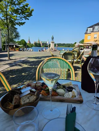 Torvets Café og Vinbar