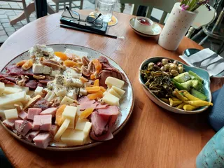 Lazaris BakeryBar
