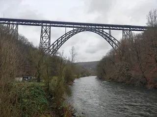 Wanderbrücke über der Wupper