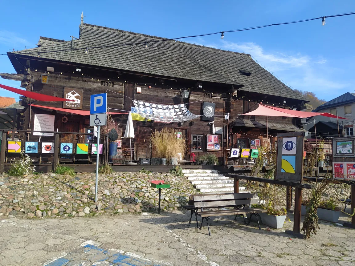 JATKI_Trzeci Księżyc FOOD & DRINKS MUSIC BAR