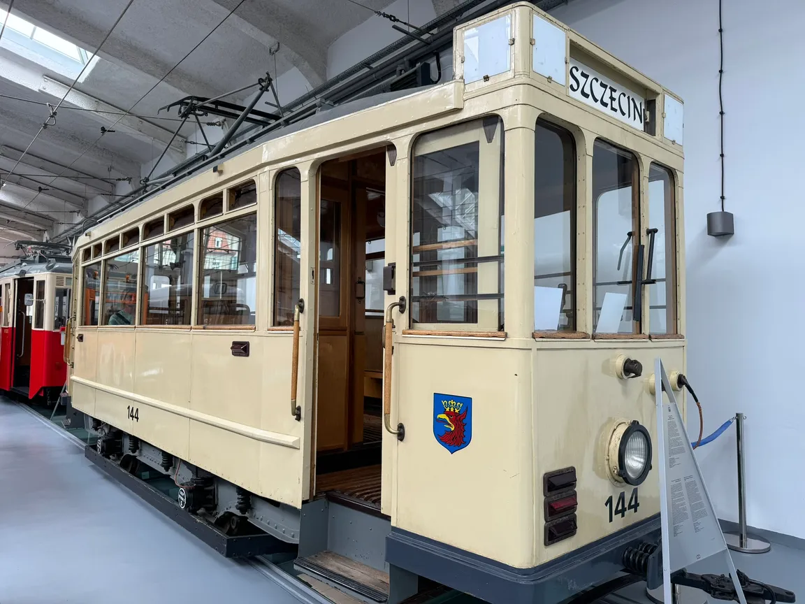 Muzeum Techniki i Komunikacji - Zajezdnia Sztuki w Szczecinie