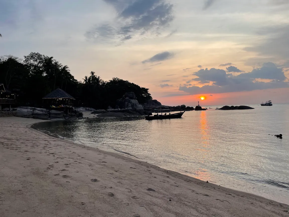Mae Haad Beach