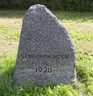 Genforeningssten i Tune